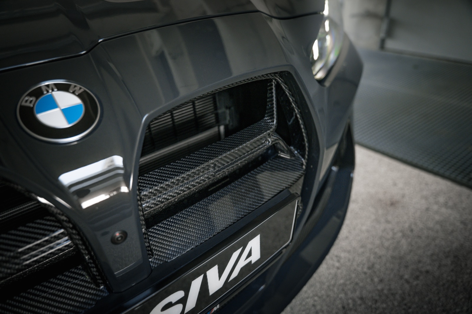 Detail of the BMW M3 Competition for rent with Corsiva