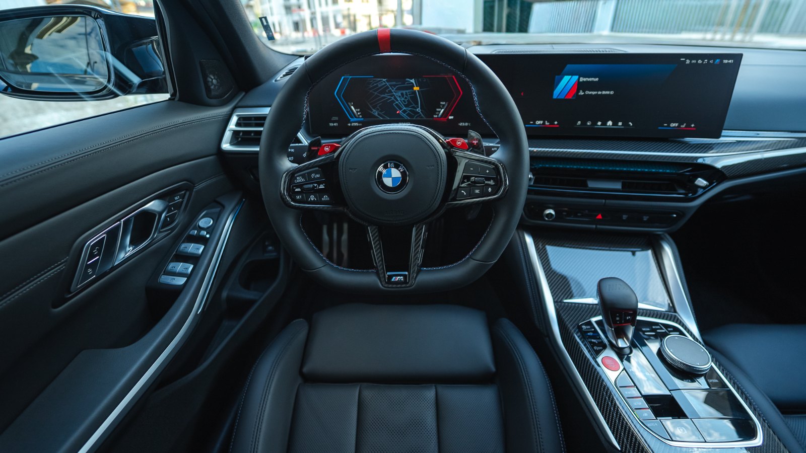 BMW M3 Compétition — poste de conduite et volant M