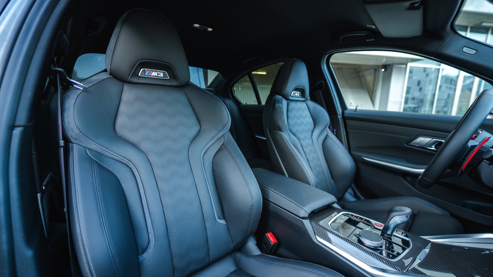 BMW M3 Compétition — sièges sport M à l'avant