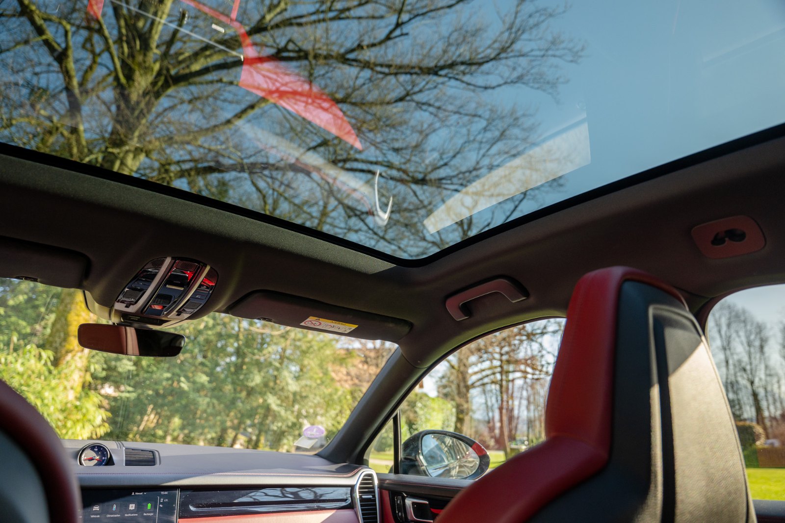 Porsche Cayenne Coupé — toit panoramique