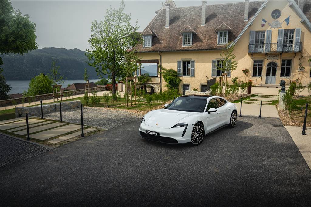 Location Porsche Taycan en Savoie — berline électrique de luxe Corsiva