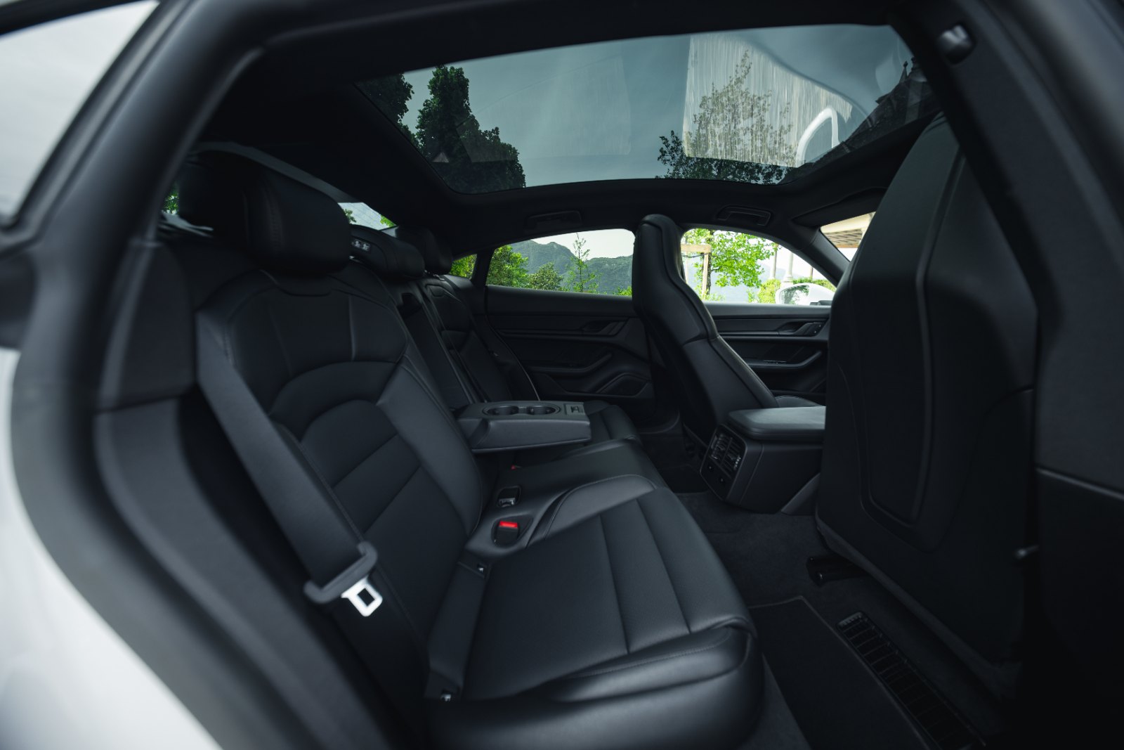 Porsche Taycan — places arrière